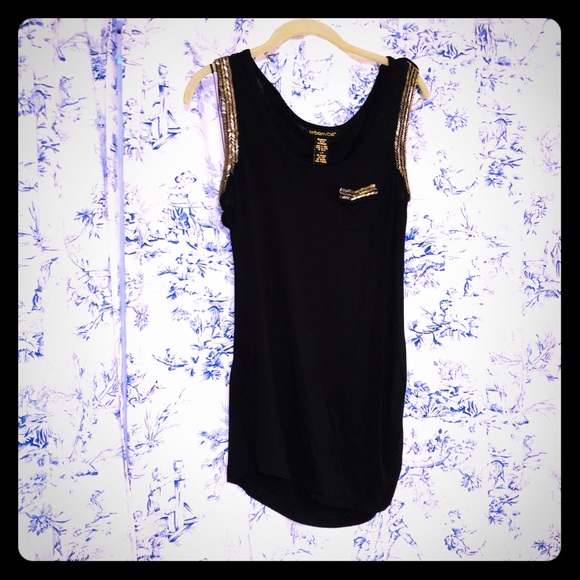 Tops - Beautiful black beaded tee-shirt